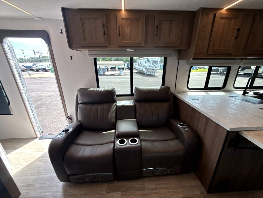 2025 FOREST RIVER FREEDOM EXPRESS 274RKS - Image 12