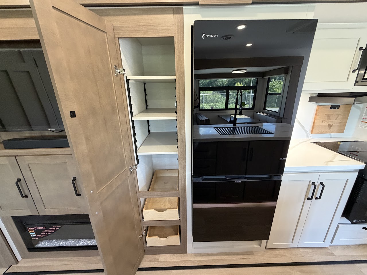 2027 VENTURE RV SPORTTREK 343VIB - Image 29