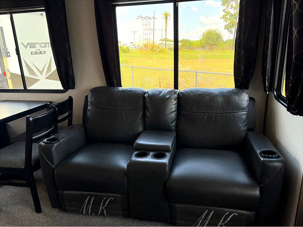 2022 FOREST RIVER SABRE 36BHQ - Image 11