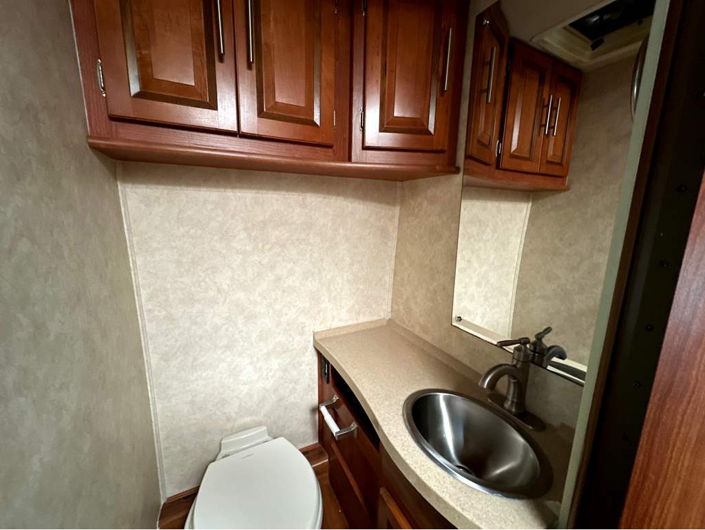 2013 COACHMEN CONCORD 300TS - Image 24
