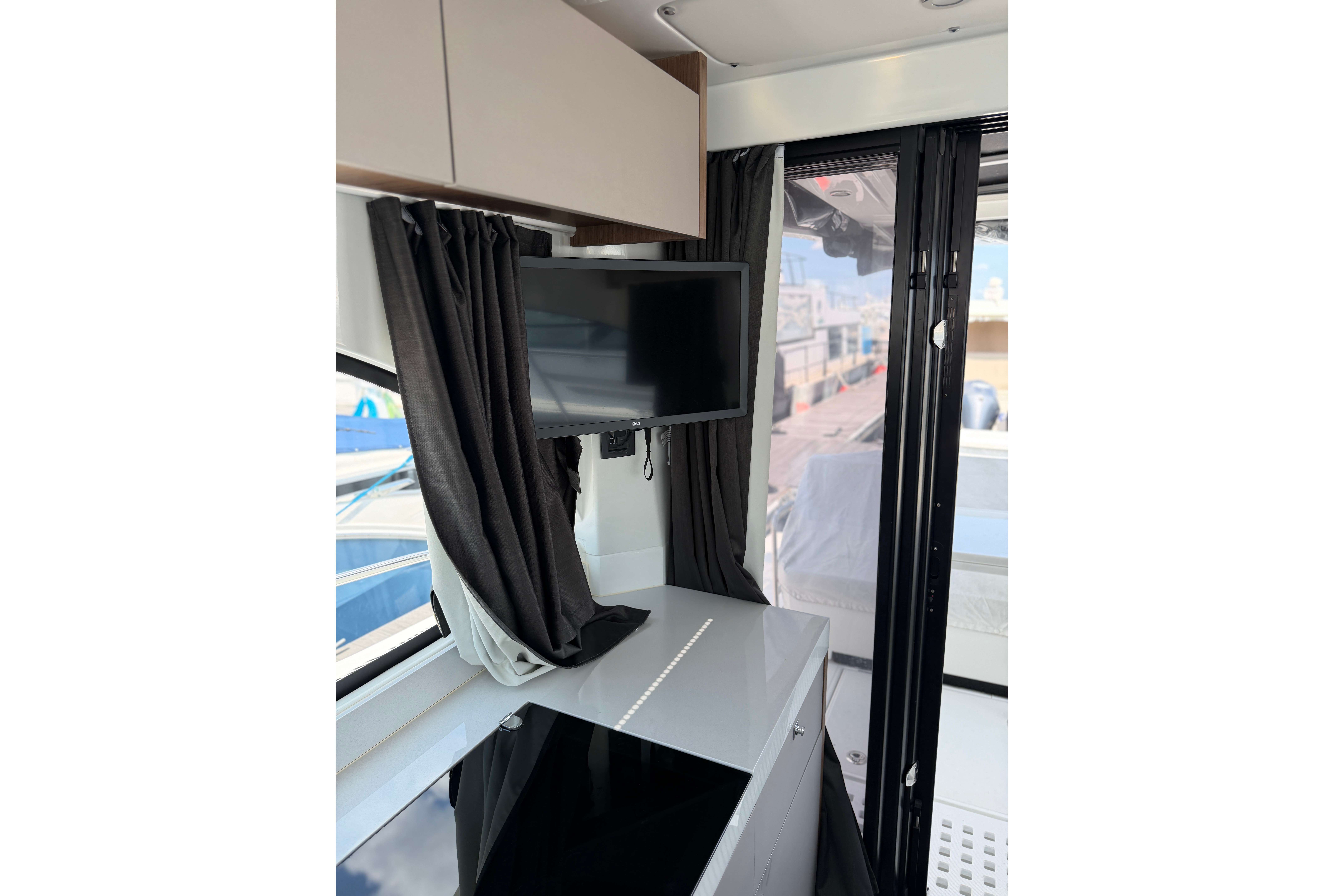 2023 Beneteau Antares 11 OB - Image 28