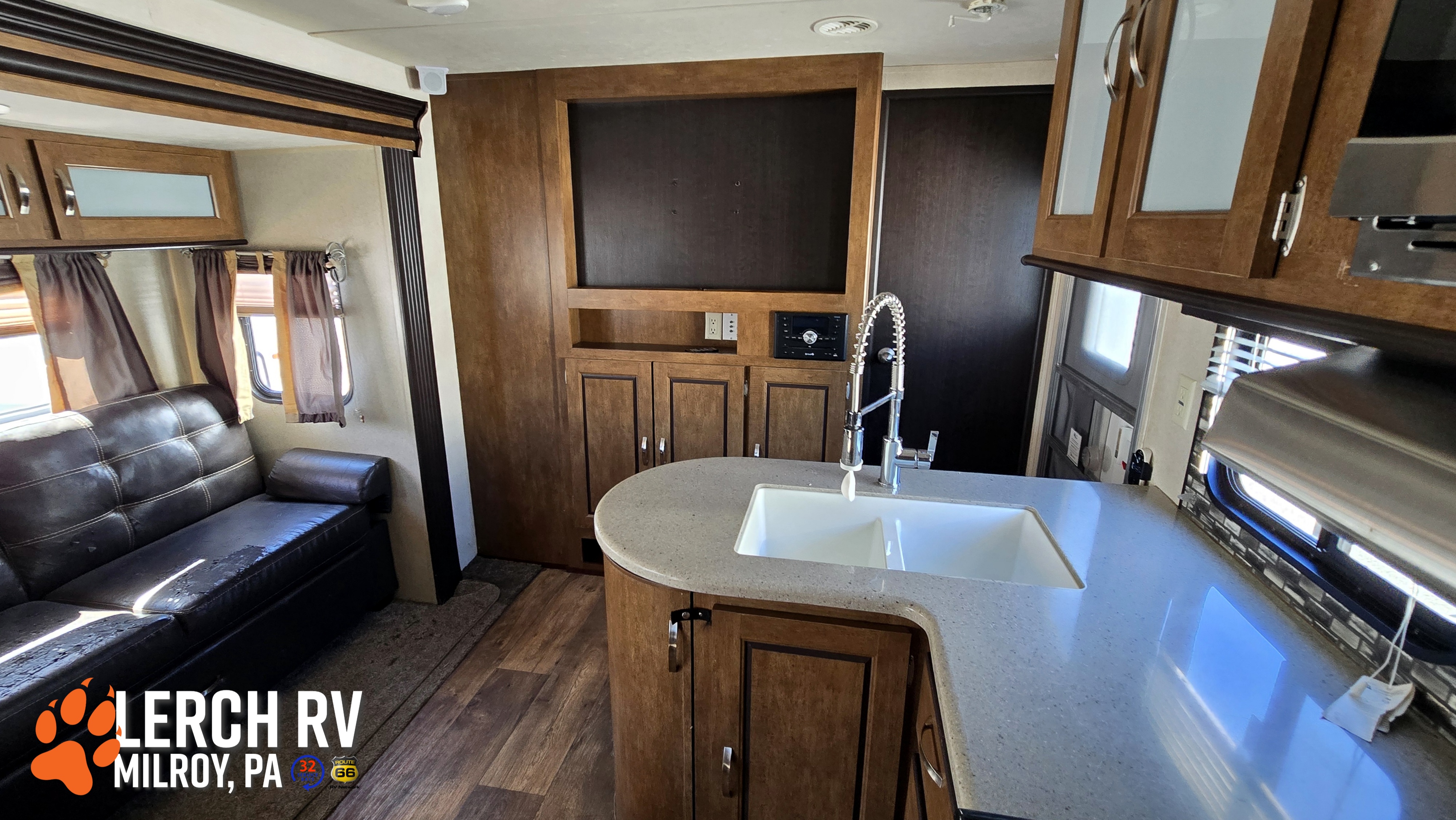 2017 Forest River Salem T32BHDS - Image 18