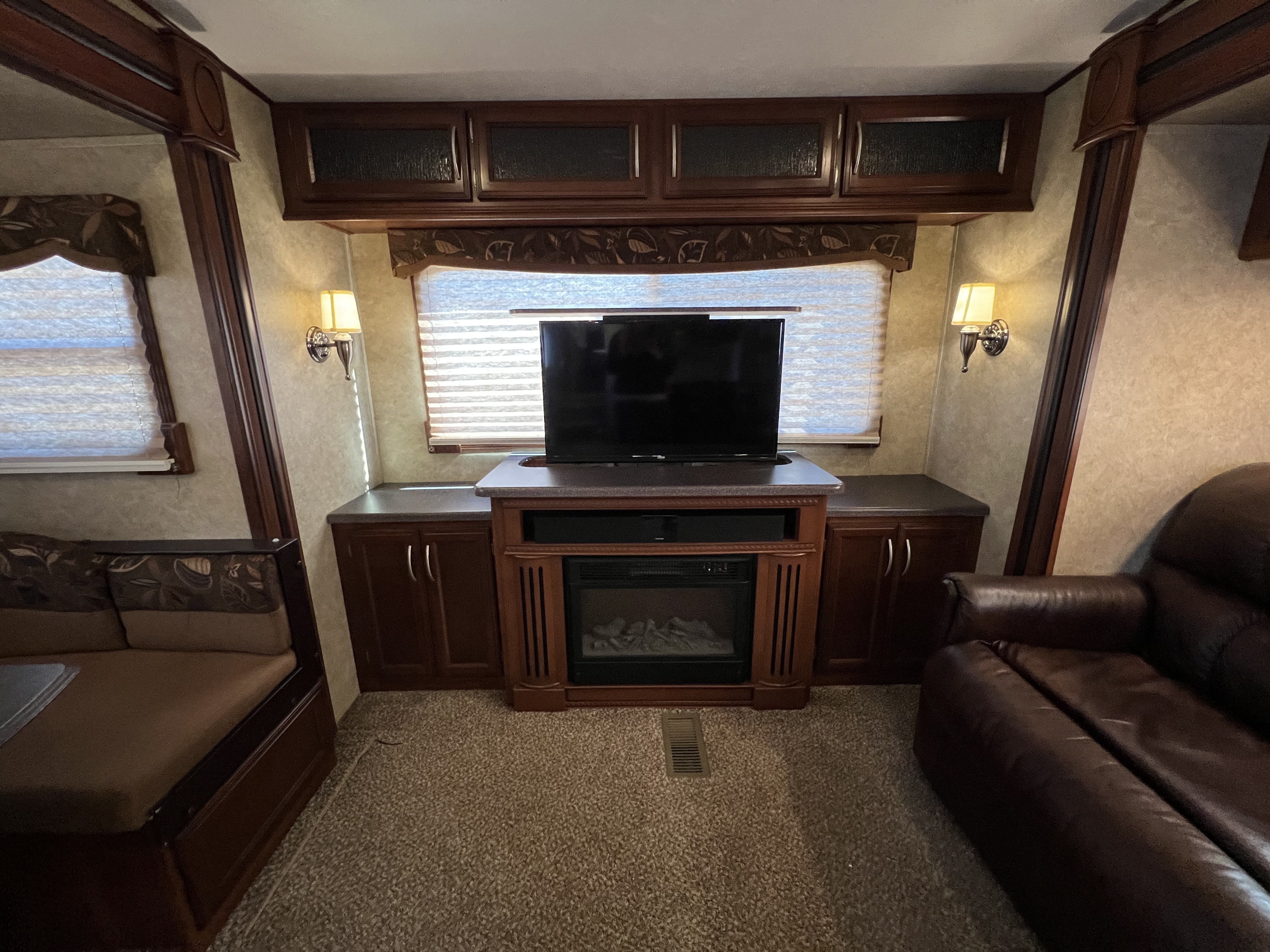 2014 Prime Time Crusader 285RET - Image 15