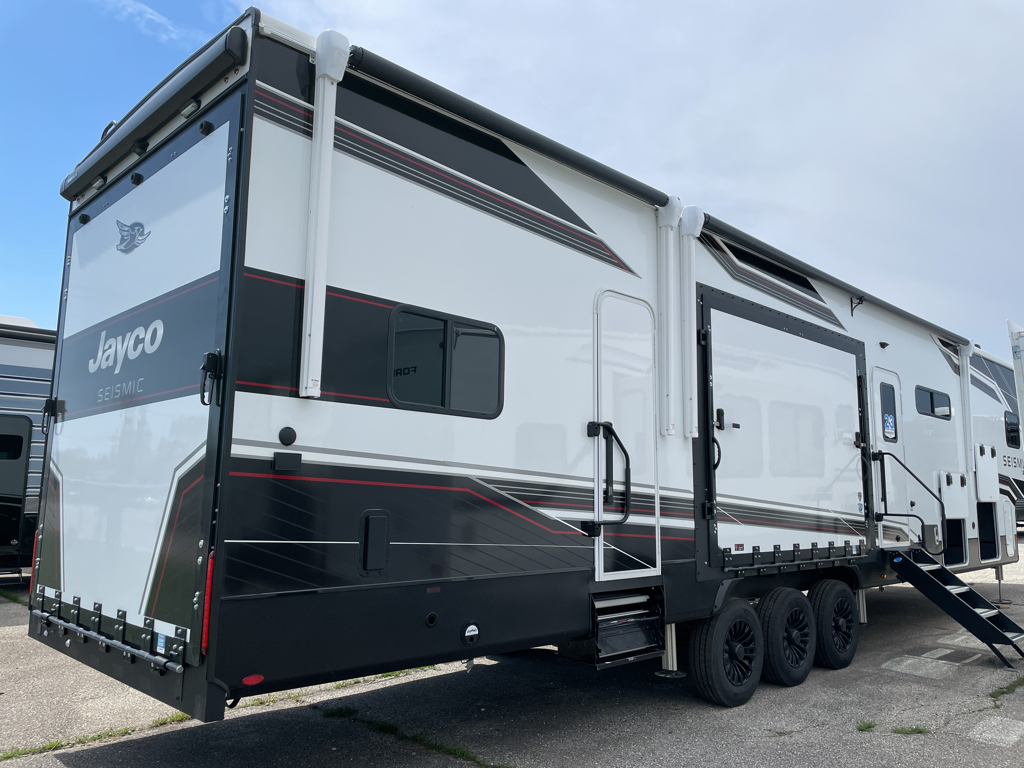 2026 Jayco Seismic 413 - Image 3