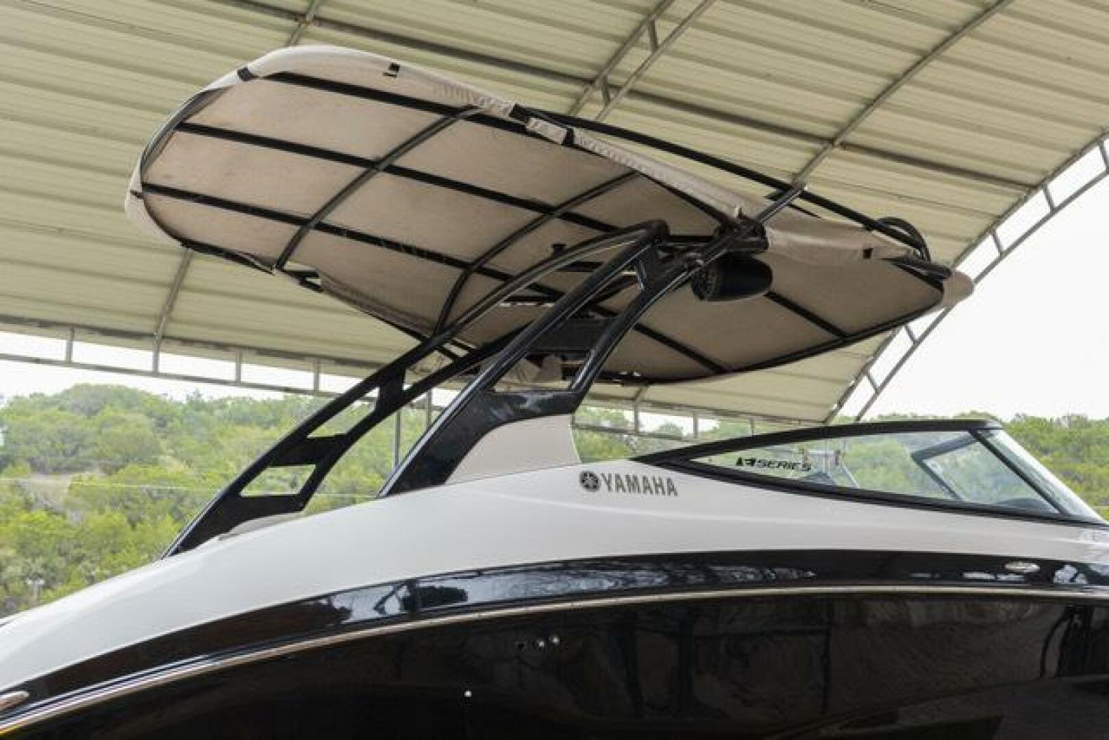 2016 Yamaha Boats 242 Limited S E-Series - Image 2