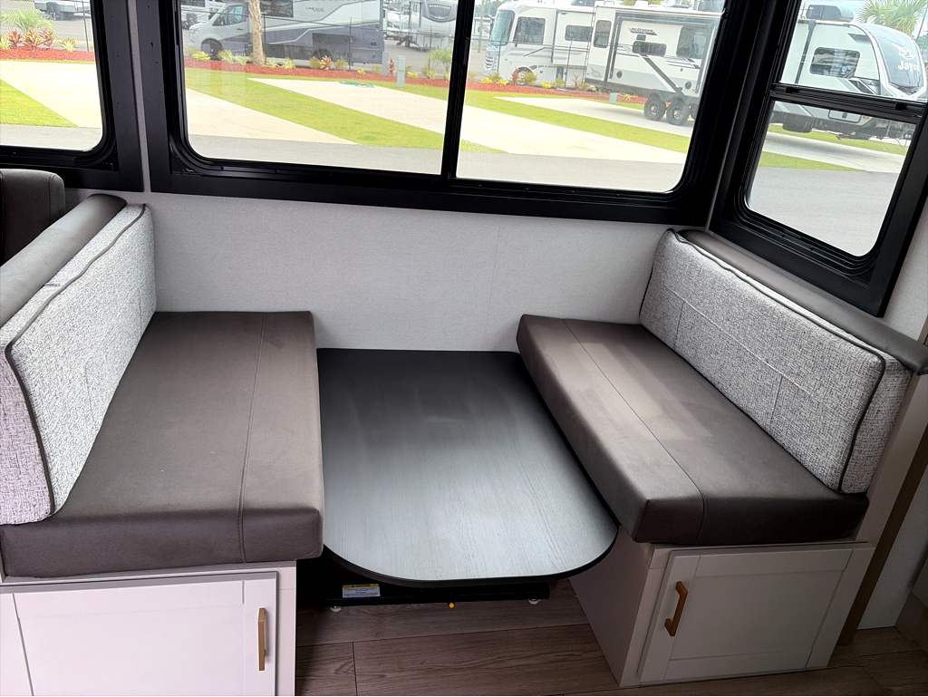 2027 JAYCO JAY FEATHER 26FK - Image 10