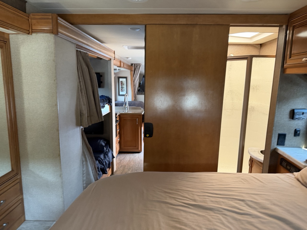 2017 Thor Motor Coach Four Winds Super C 35SB - Image 18