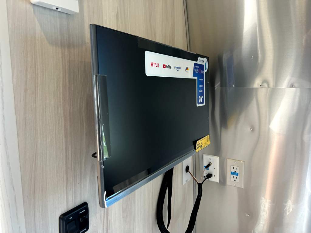 2027 AIRSTREAM INTERNATIONAL 27FBQ - Image 21