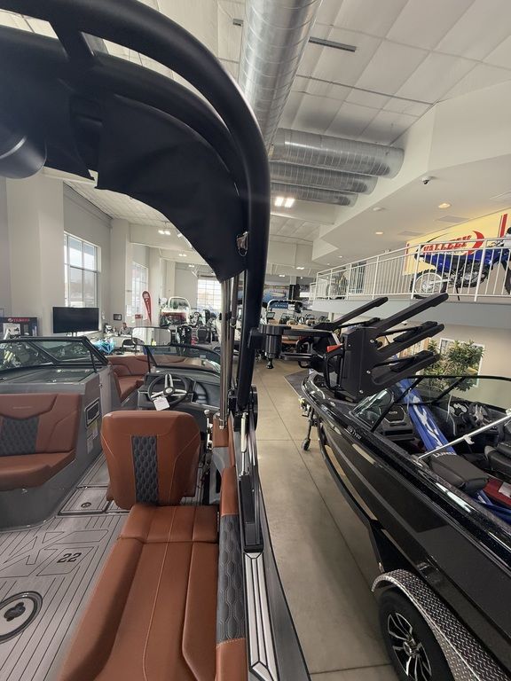 2025 MasterCraft XT22 - Image 31