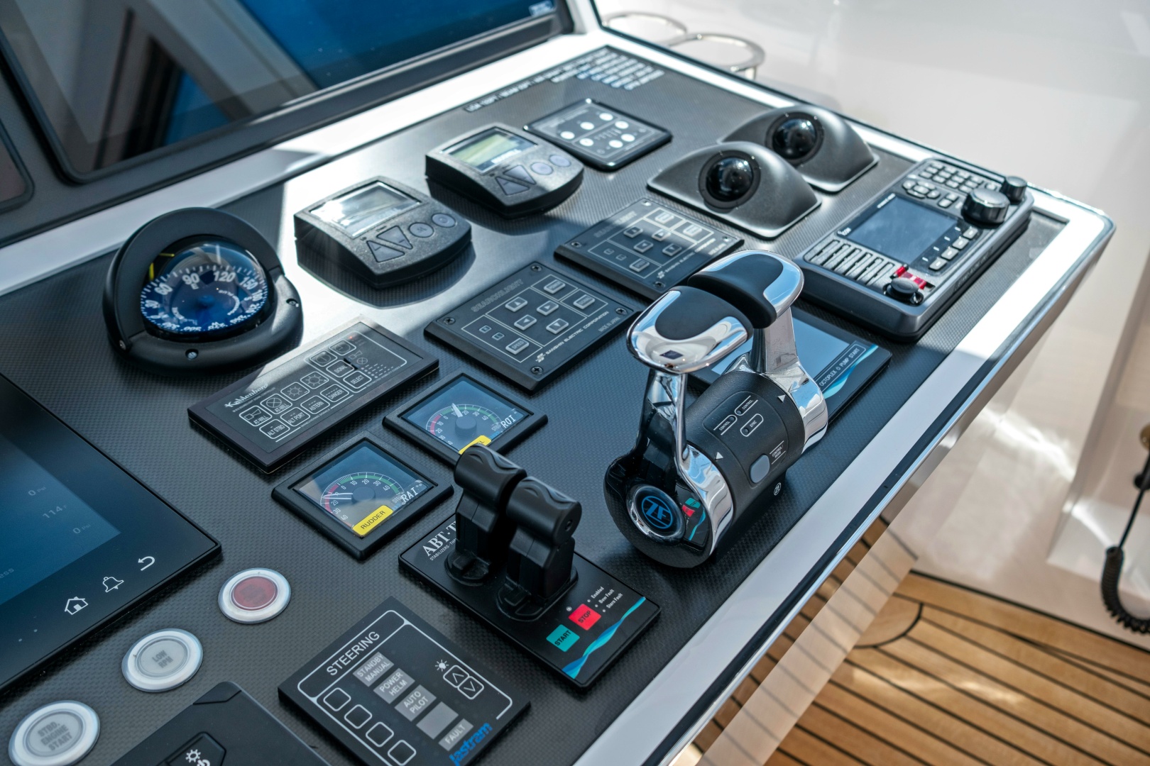 2025 Horizon Raised Pilothouse - Image 48