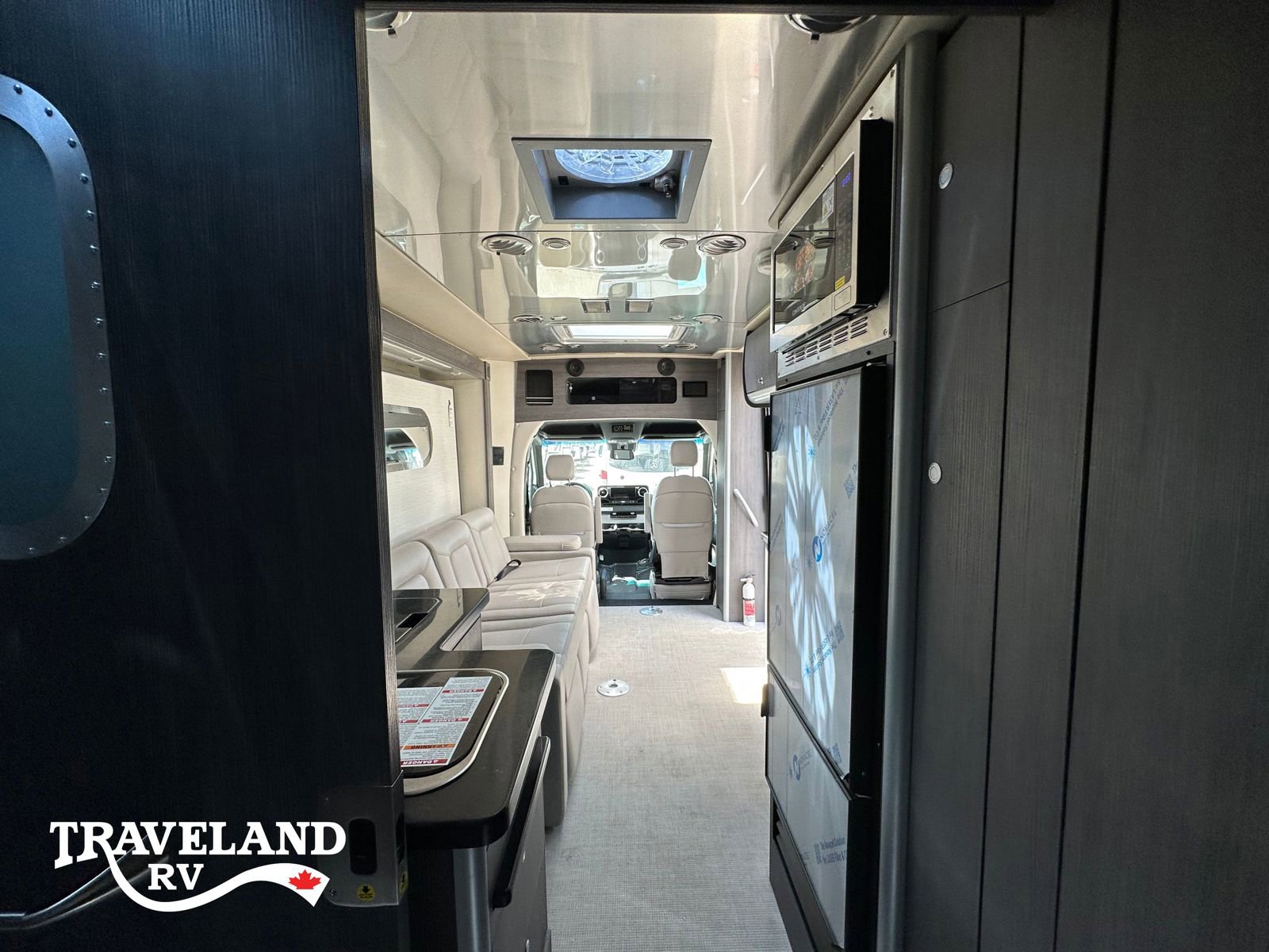 2025 Airstream Atlas Murphy Suite - Image 9
