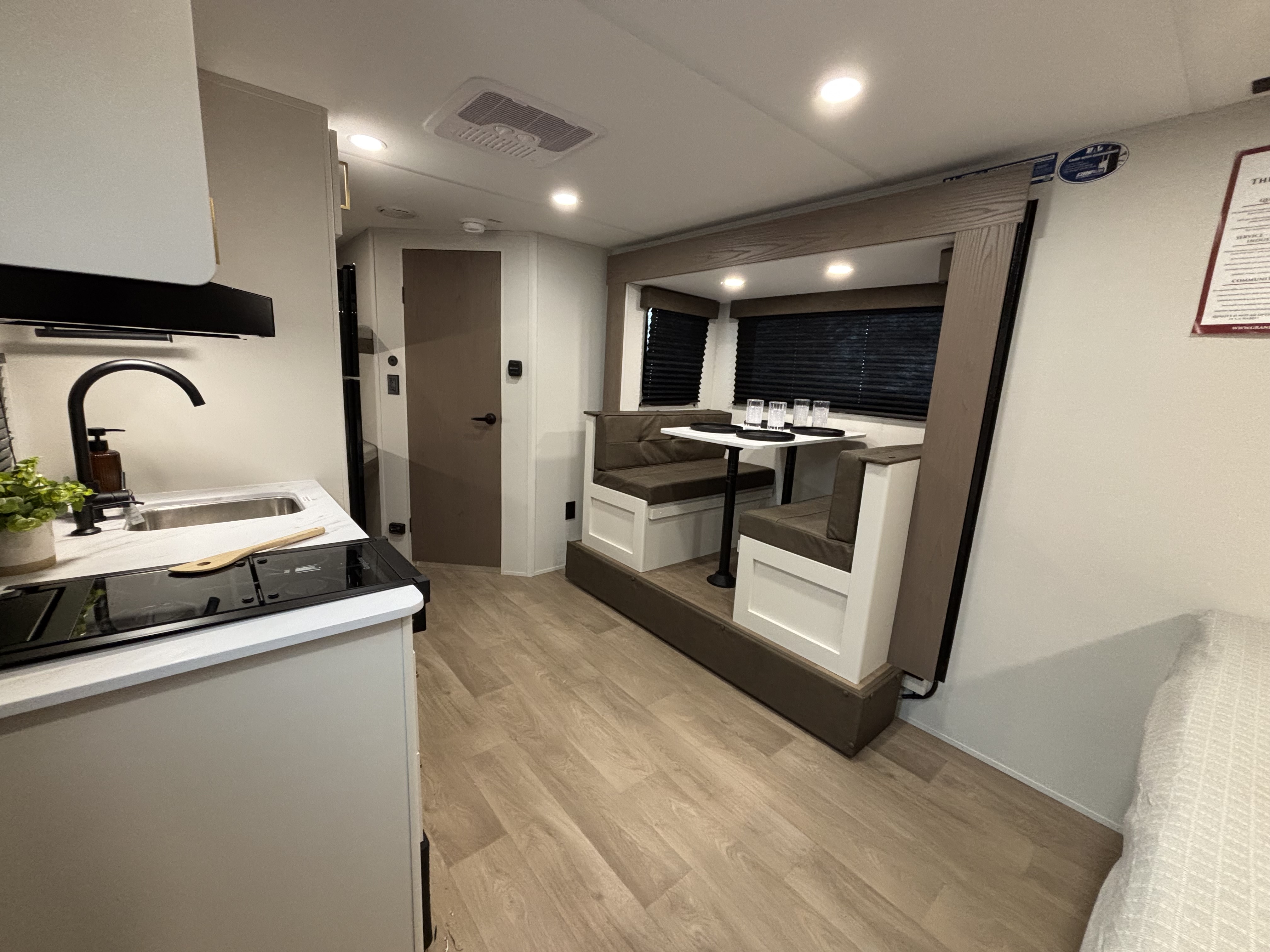2026 Grand Design Transcend ONE 161DB - Image 9
