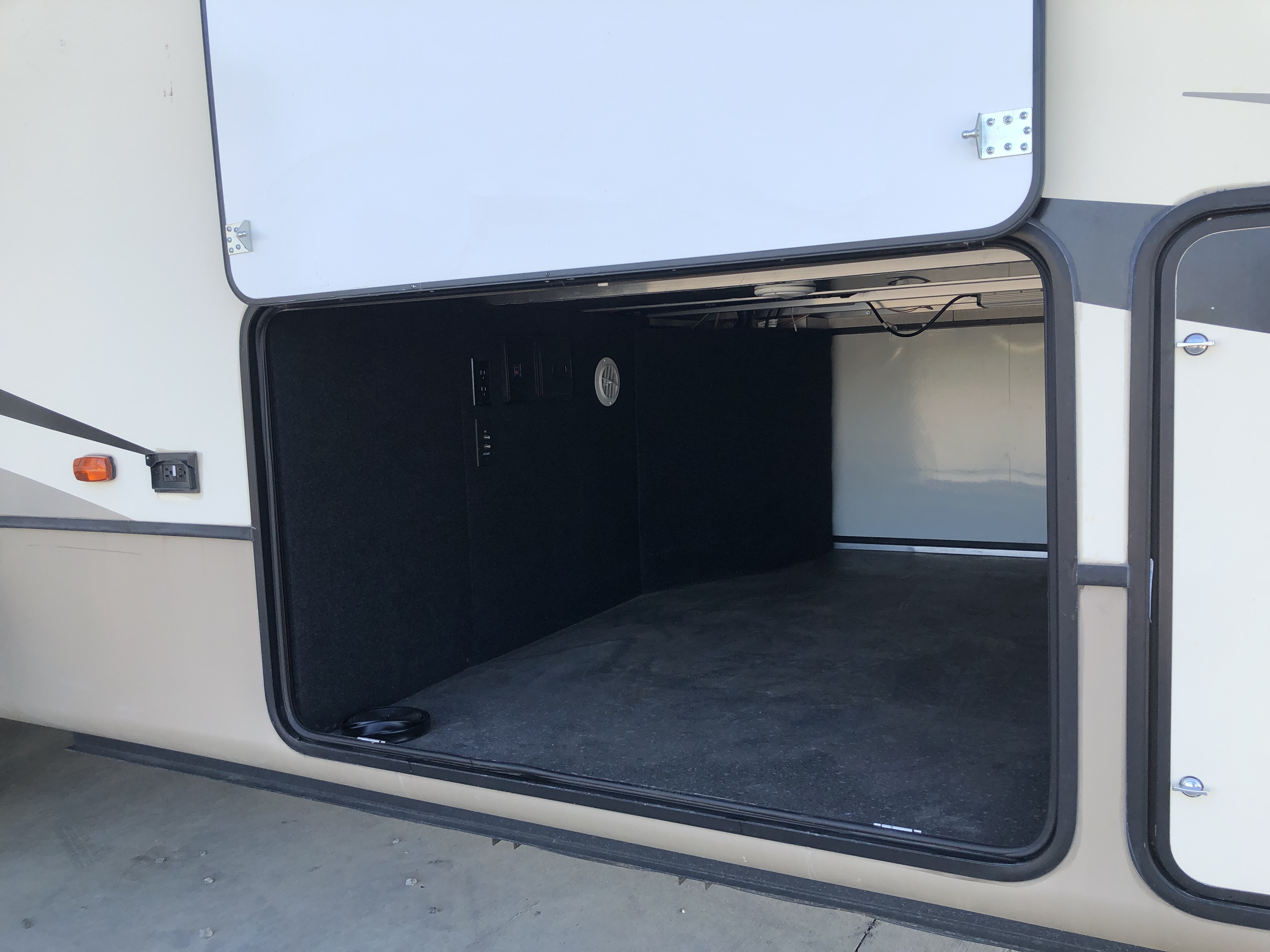 2019 Keystone Montana 3121RL - Image 8