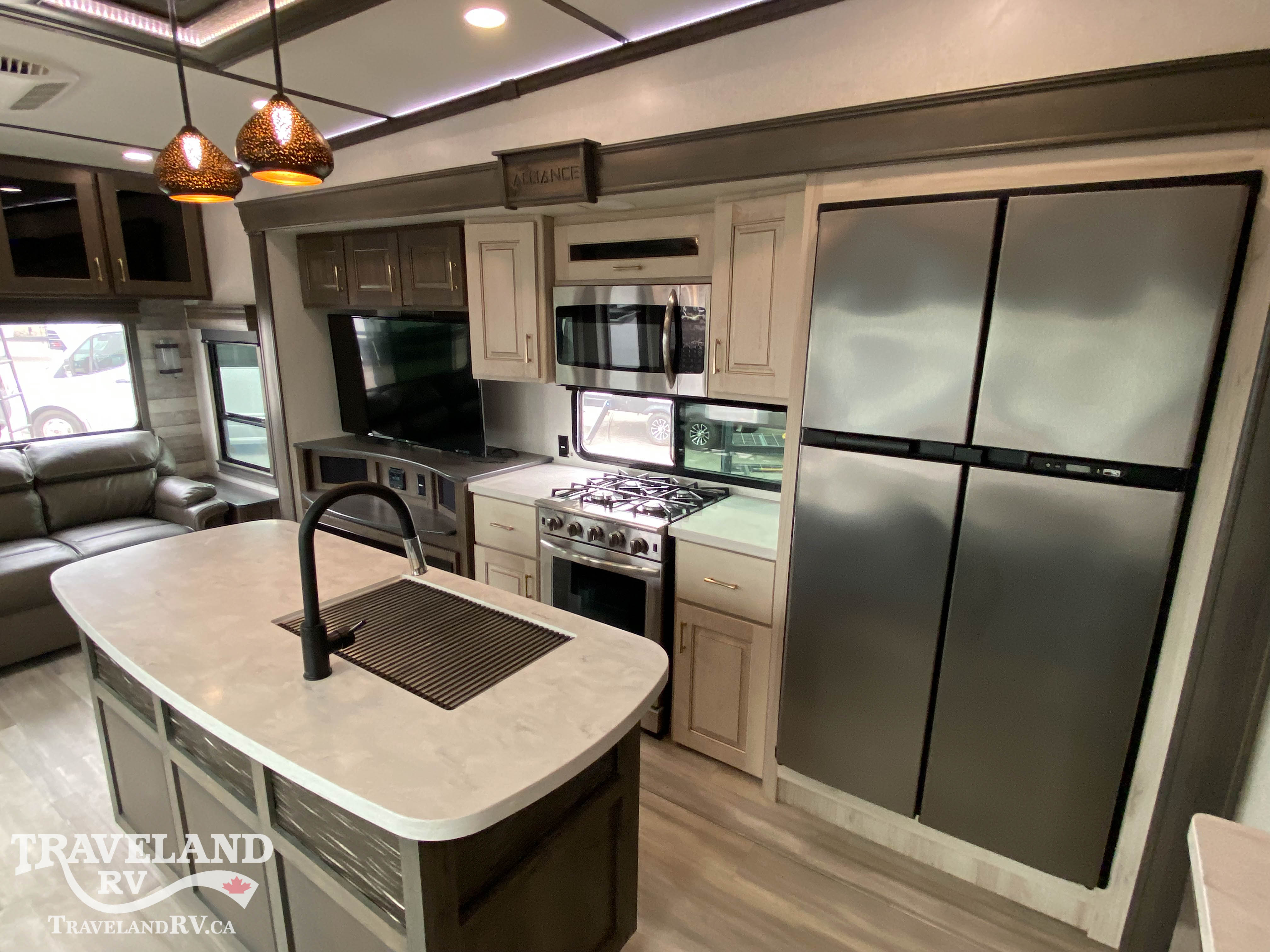 2022 Alliance RV Paradigm 310RL - Image 6
