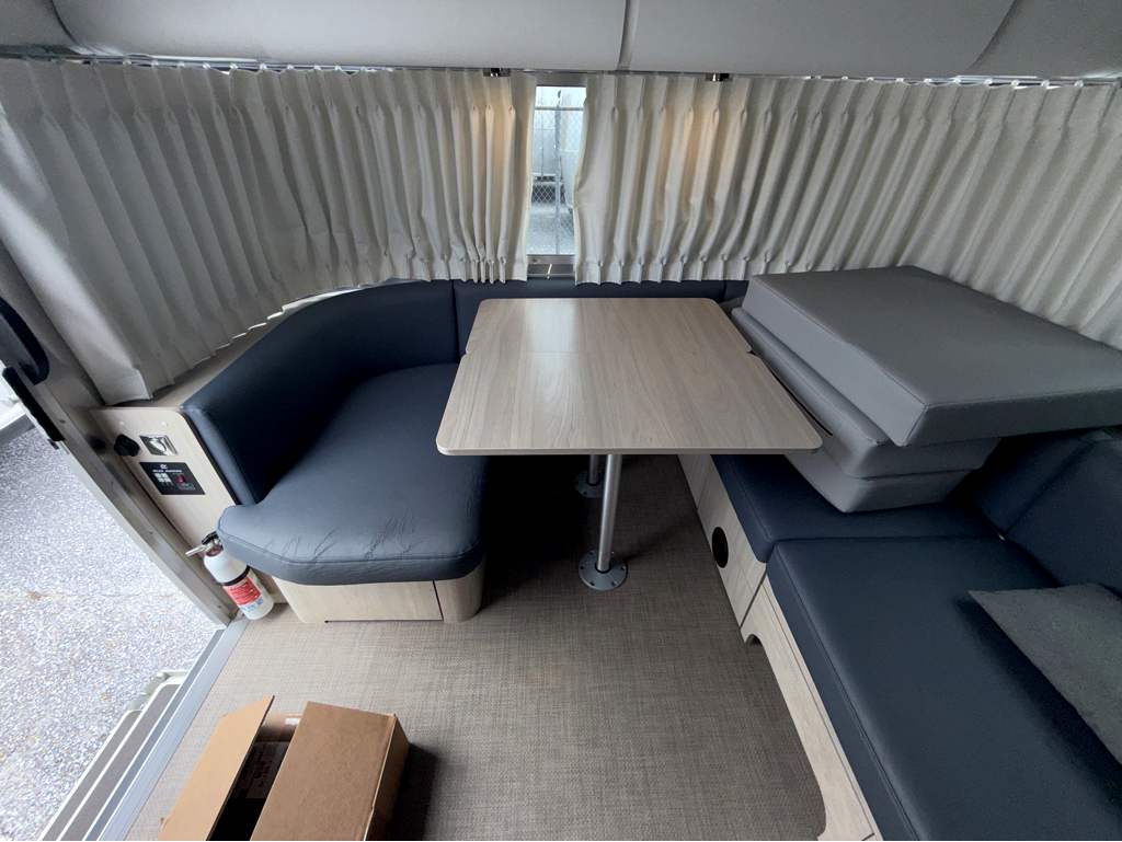 2024 AIRSTREAM GLOBETROTTER 27FB TWIN - Image 14