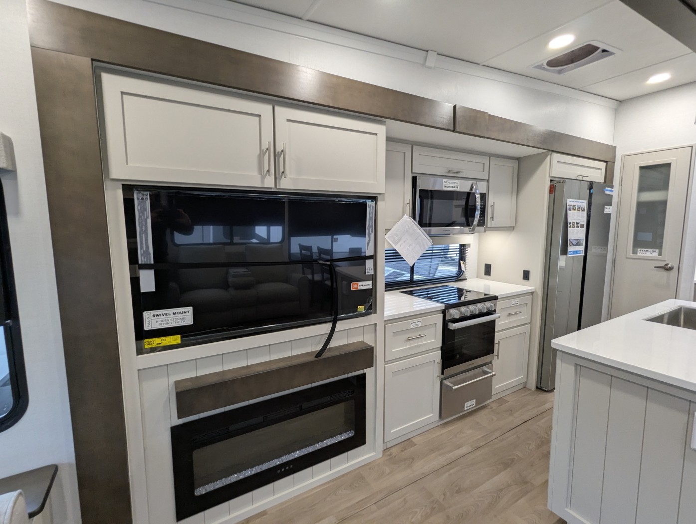 2027 Alliance RV Avenue 32RLS - Image 30