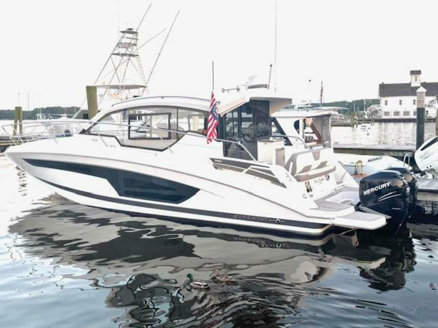 2020 Four Winns Vista 355 Coupe OB - Image 1