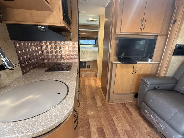 2015 Thor Motor Coach Citation Sprinter 24SR - Image 18