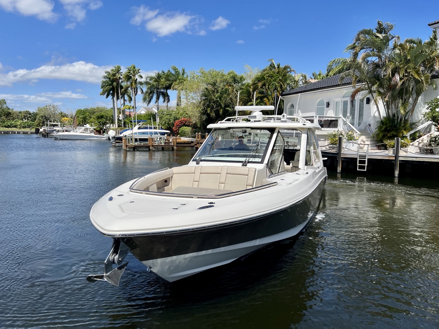 2020 Boston Whaler 380 Realm - Image 2