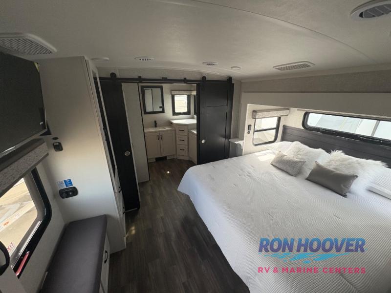 2025 JAYCO NORTHPOINT 382FLRB - Image 8