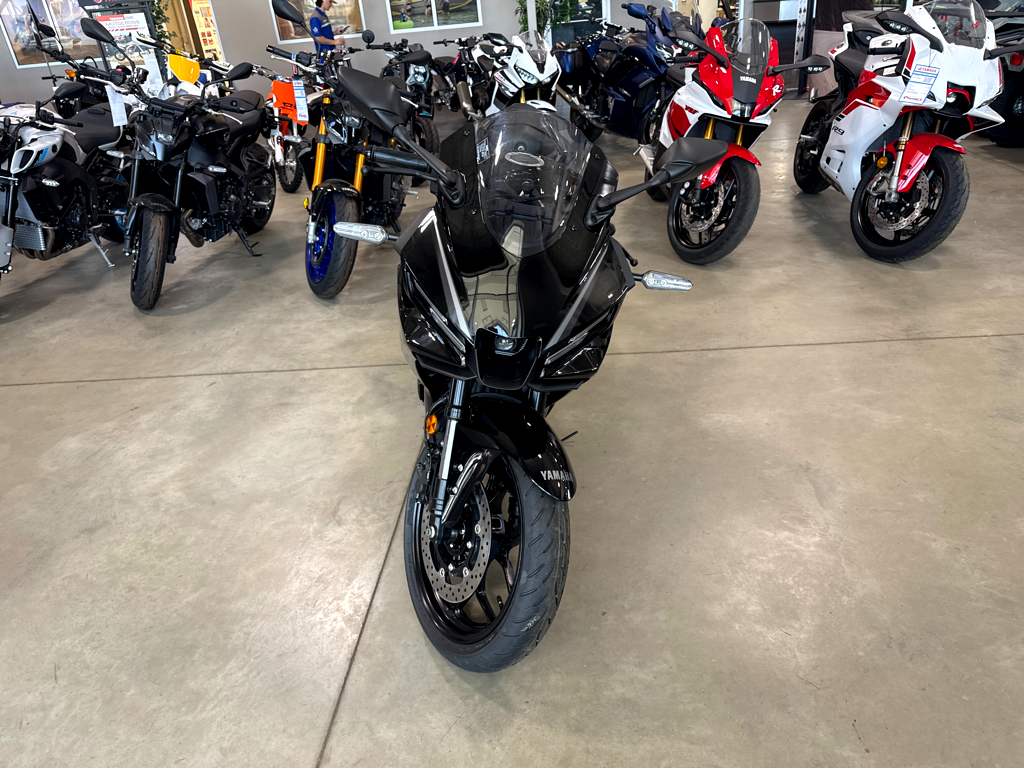 2026 Yamaha YZF-R3 - Image 3