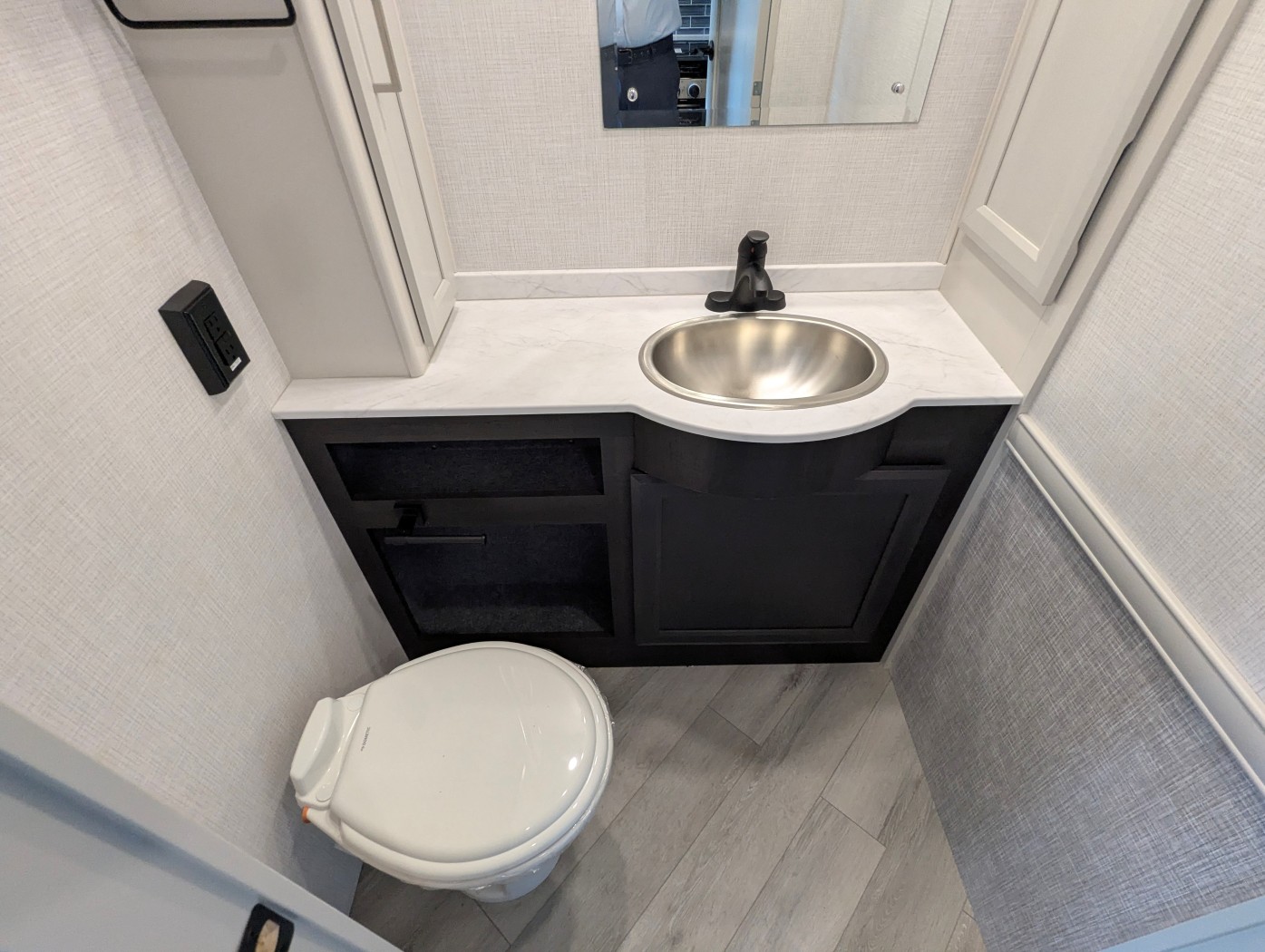2026 Holiday Rambler Invicta 33HB - Image 20