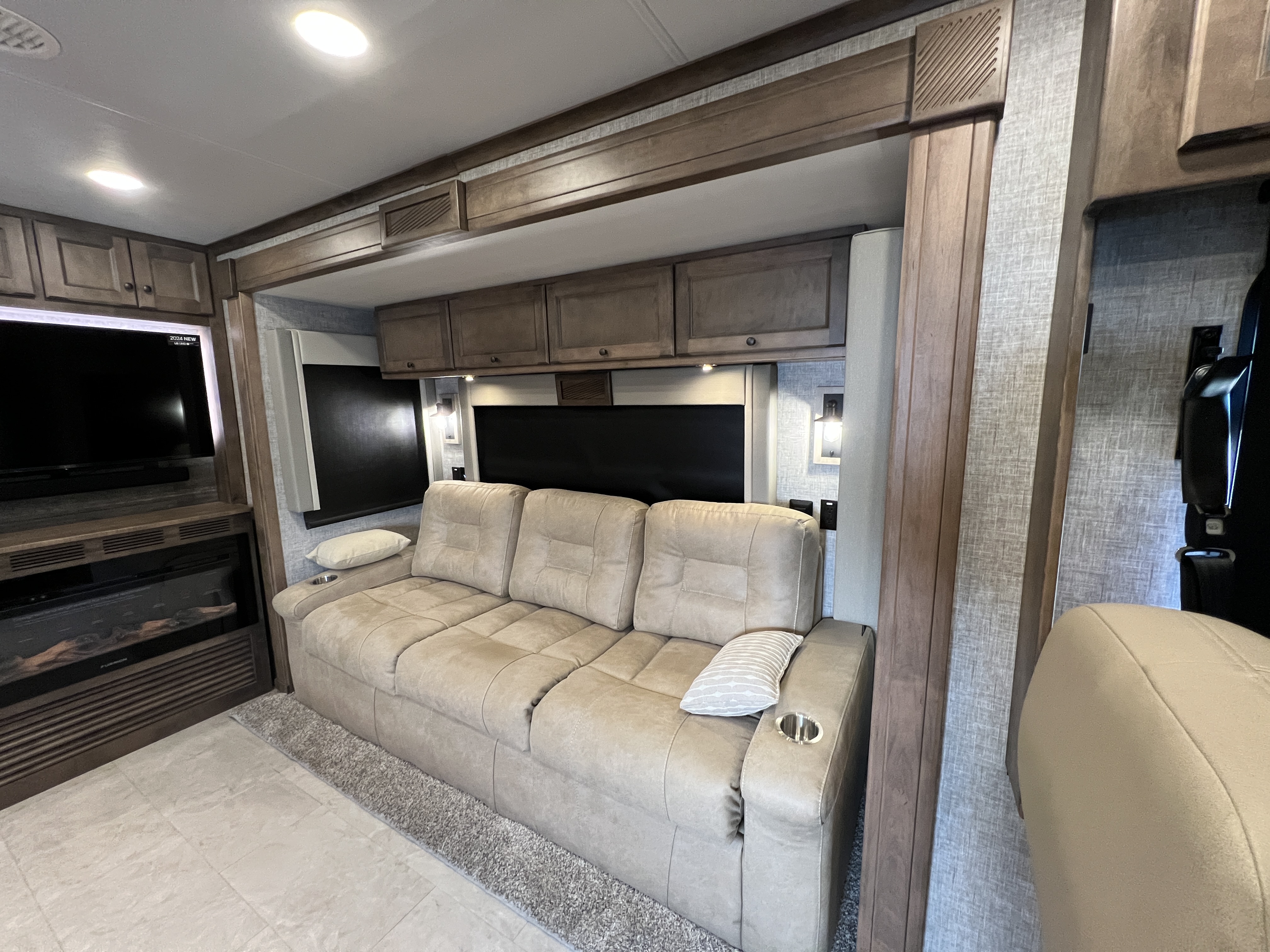 2025 Tiffin Open Road Allegro 34 PA - Image 18