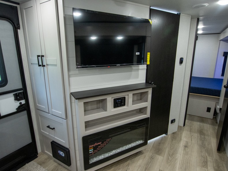 2026 Jayco Jay Feather 24FK - Image 11