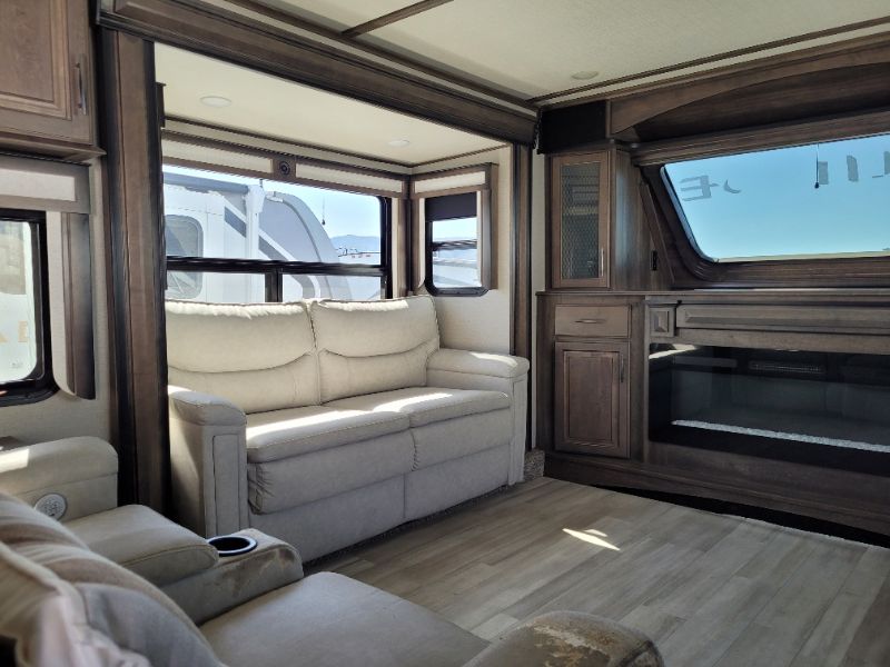 2021 Grand Design Solitude 382WB - Image 19