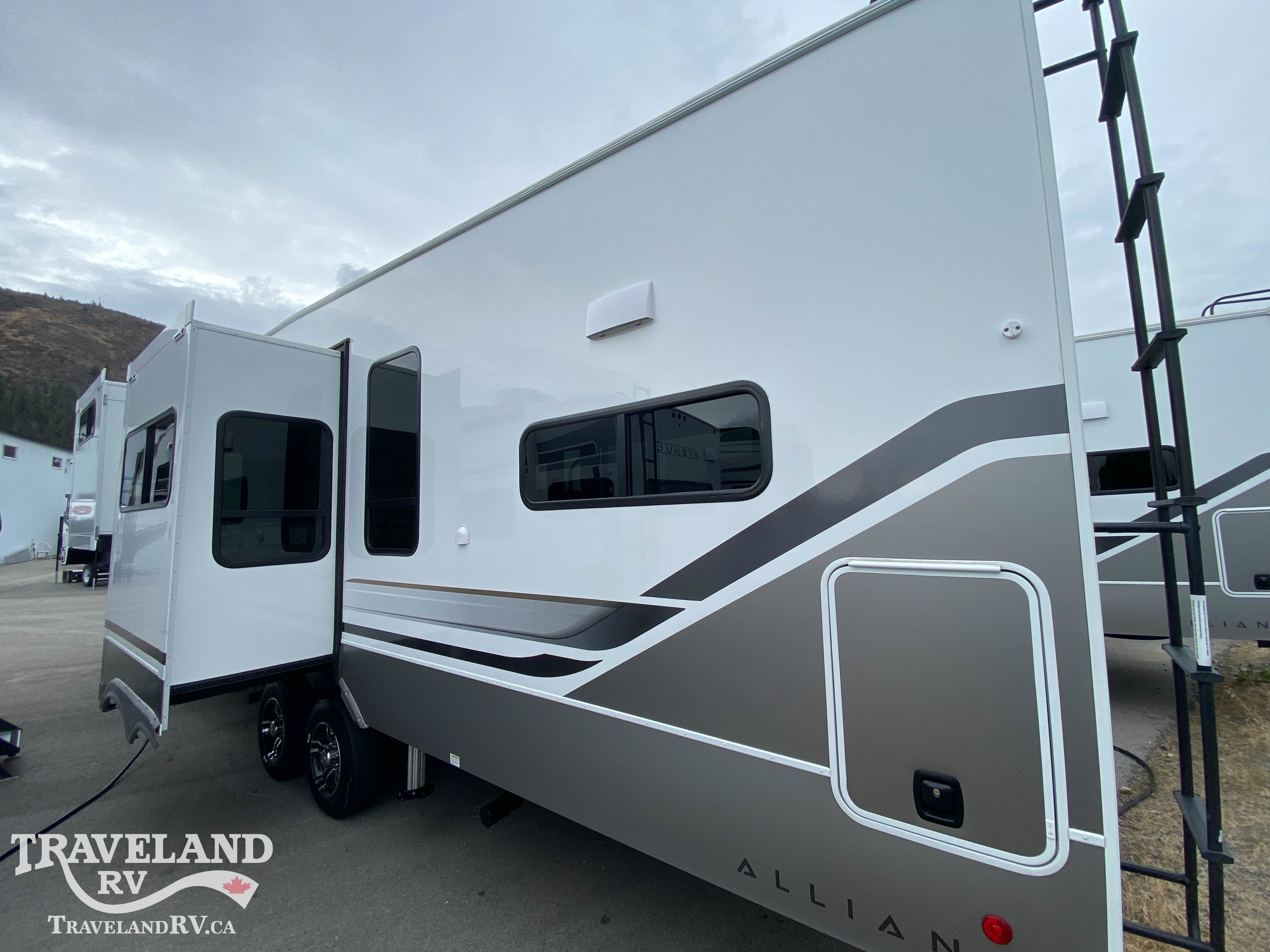 2025 Alliance RV Paradigm 382RK - Image 7