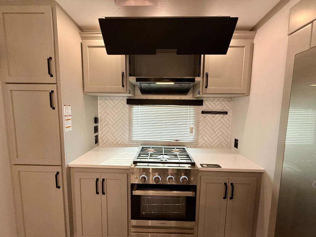 2026 High Country 325RK - Image 26
