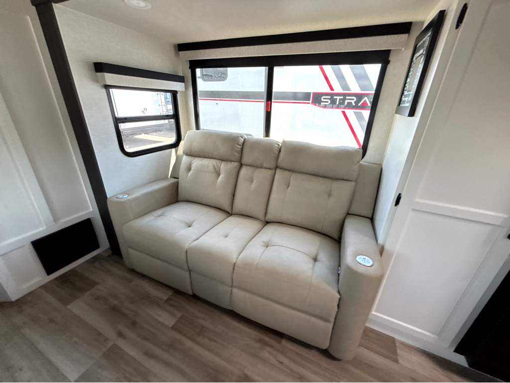 2026 VENTURE RV STRATUS 302VBH - Image 9