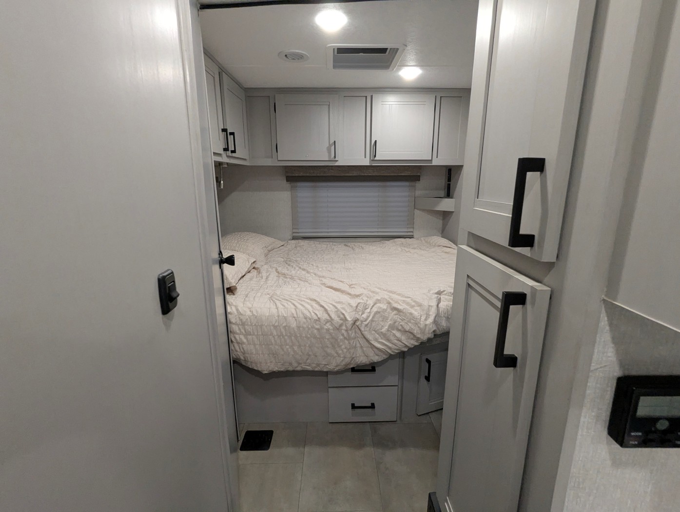2025 Coachmen Leprechaun 260QB - Ford E-450 - Image 23