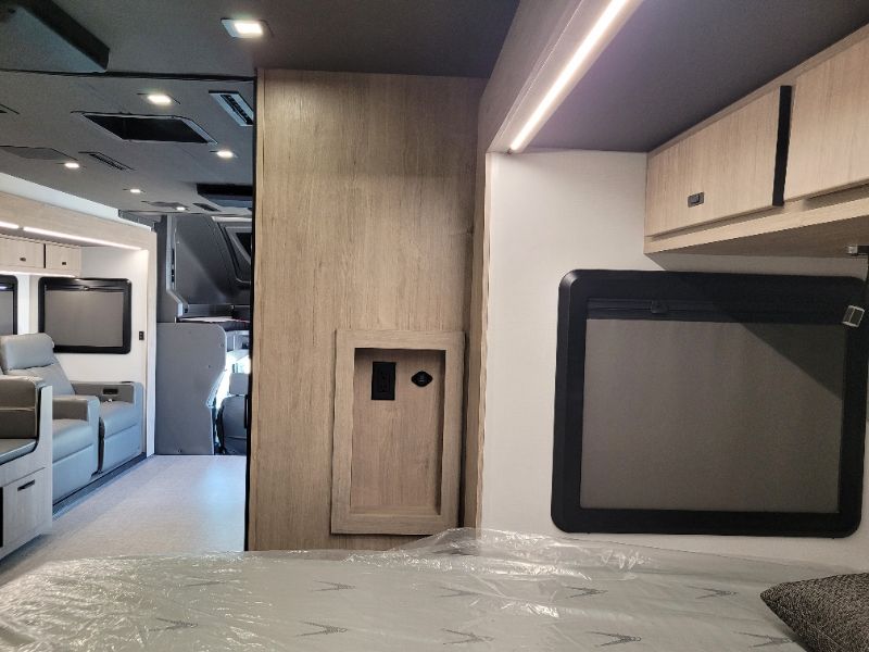 2026 Grand Design Lineage Series F 31ZW - Image 19