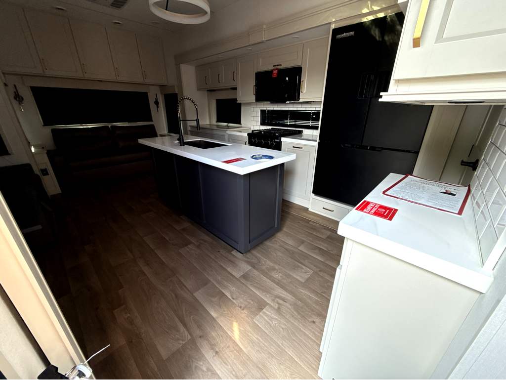 2027 GRAND DESIGN SOLITUDE 310GK - Image 7
