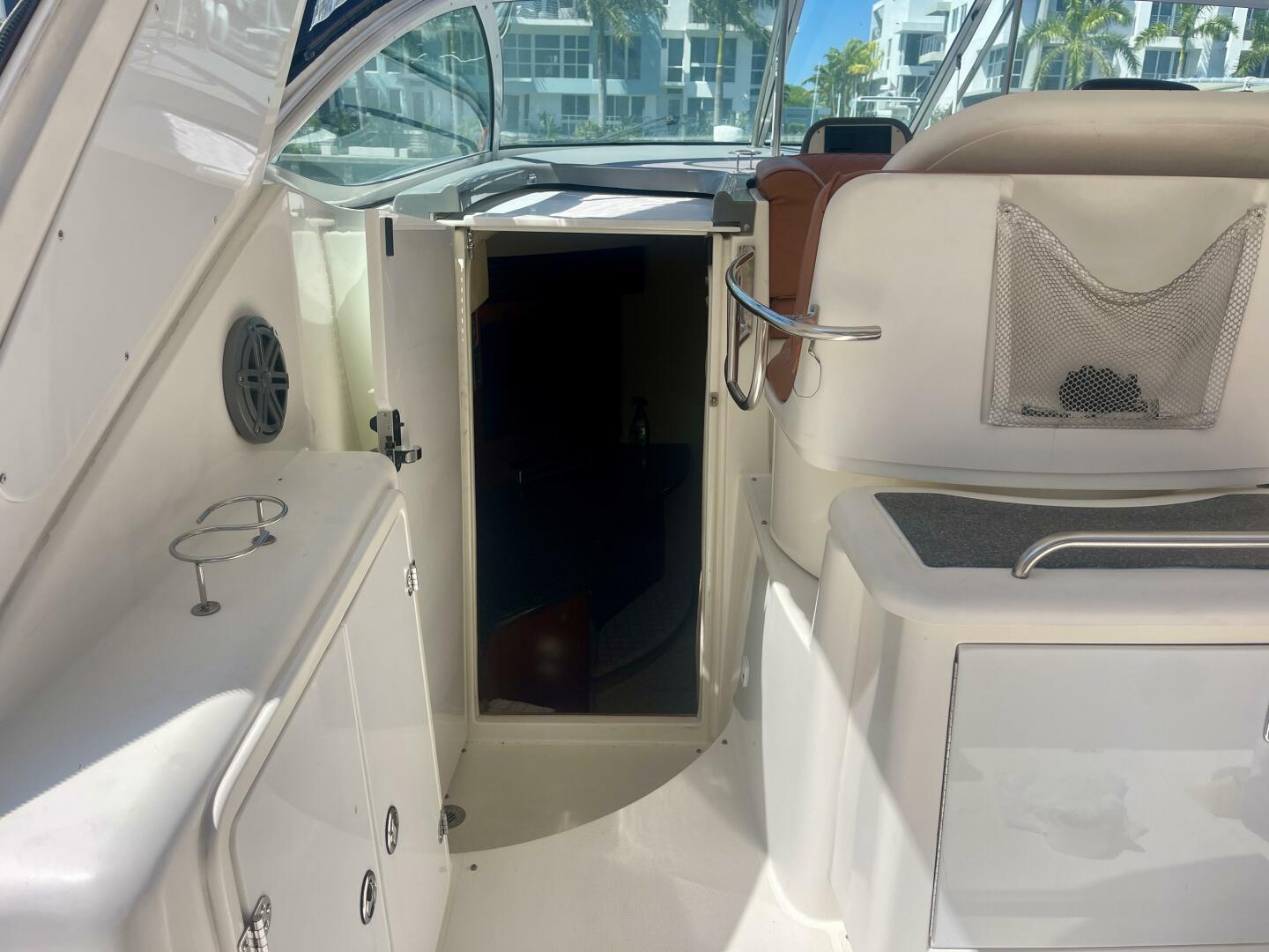 2006 Cruisers Yachts 420 Express - Image 15
