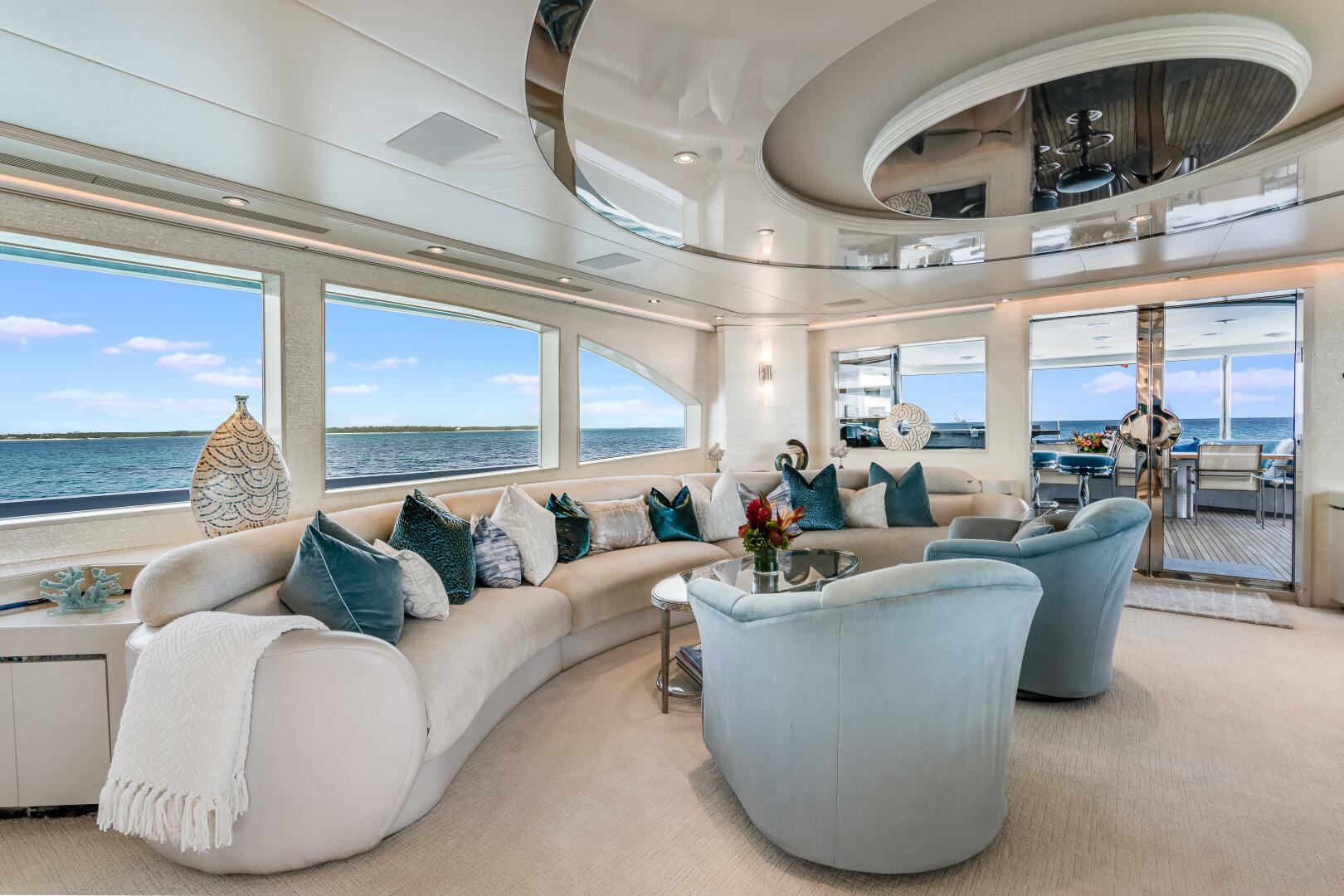 2001 Westship Skylounge - Image 9