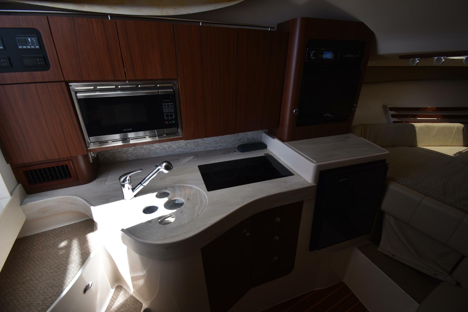 2016 Grady-White 330 Express - Image 16