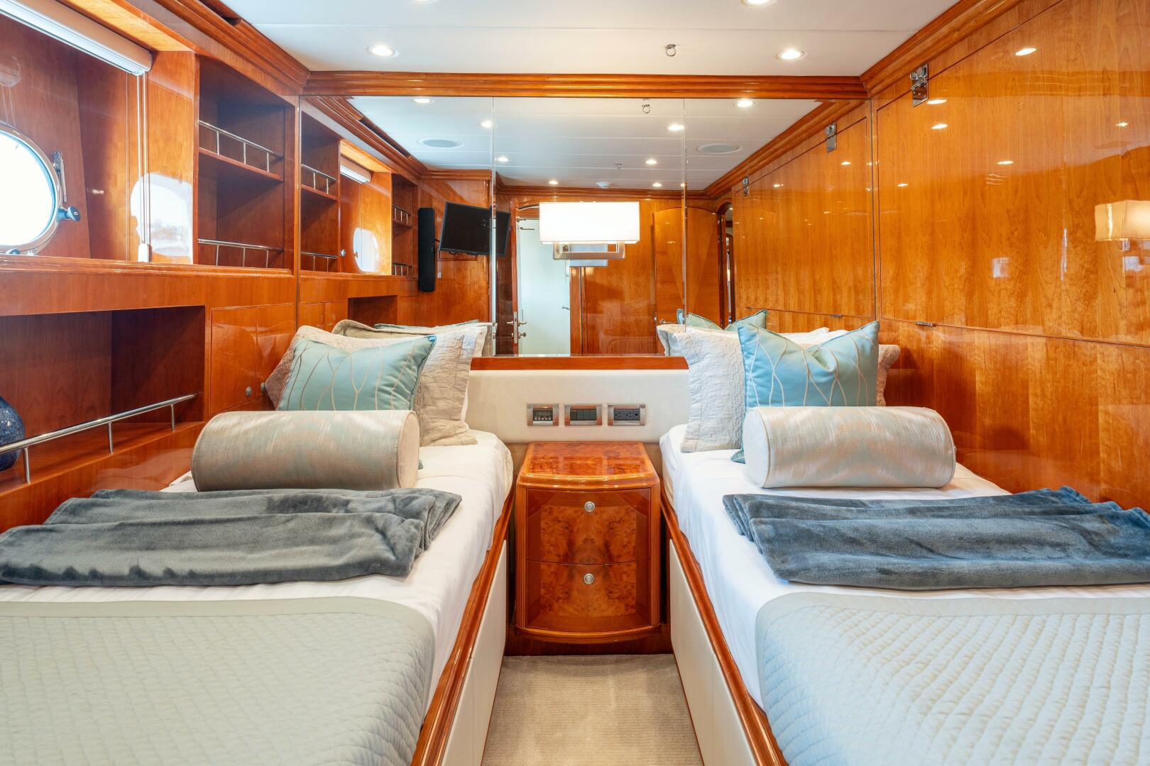 2009 Hargrave Raised Pilothouse - Image 10