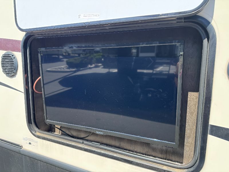 2020 Forest River Cardinal Luxury 345RLX - Image 3