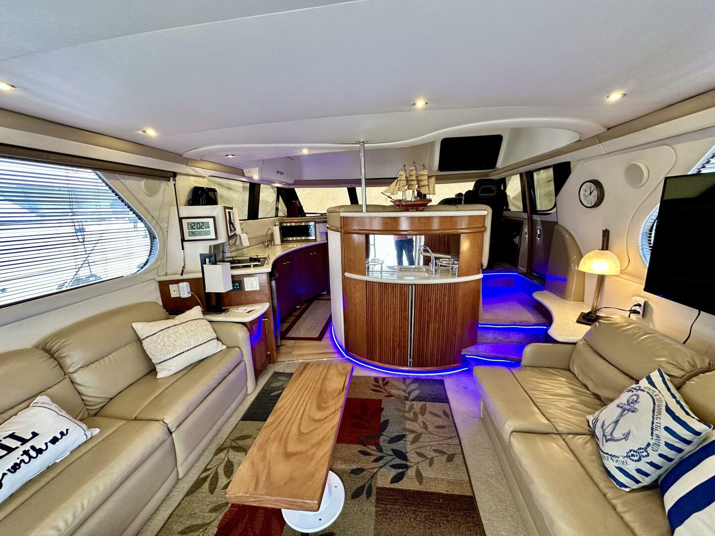 1999 Carver 450 Pilothouse - Image 19