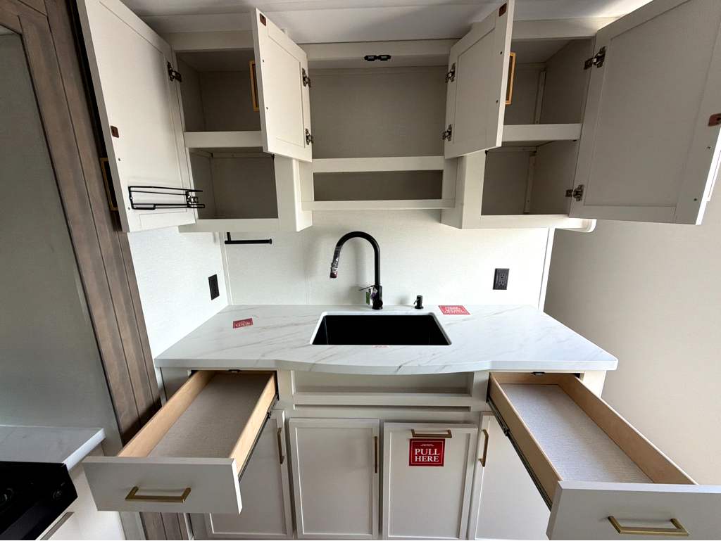 2027 GRAND DESIGN TRANSCEND 295QBT - Image 27