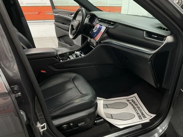 2022 Jeep Grand-Cherokee-L Laredo Altitude 4x4 - Image 21
