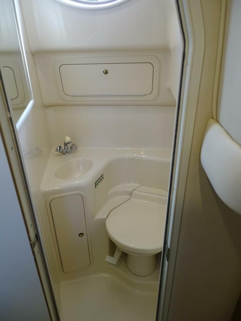 2001 Sea Ray 410 Sundancer - Image 9