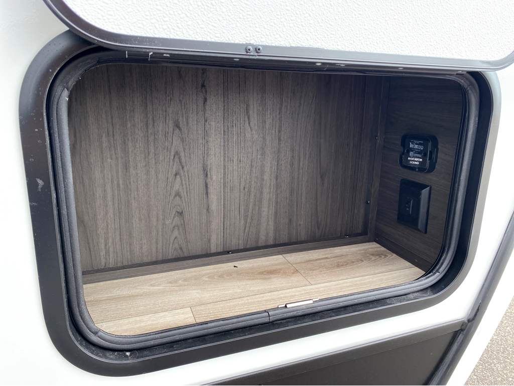 2026 VENTURE RV SPORTTREK 333VMI - Image 11