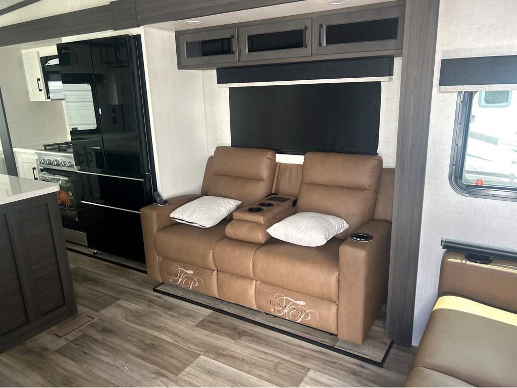 2026 VENTURE RV SPORTTREK 353VRK - Image 7