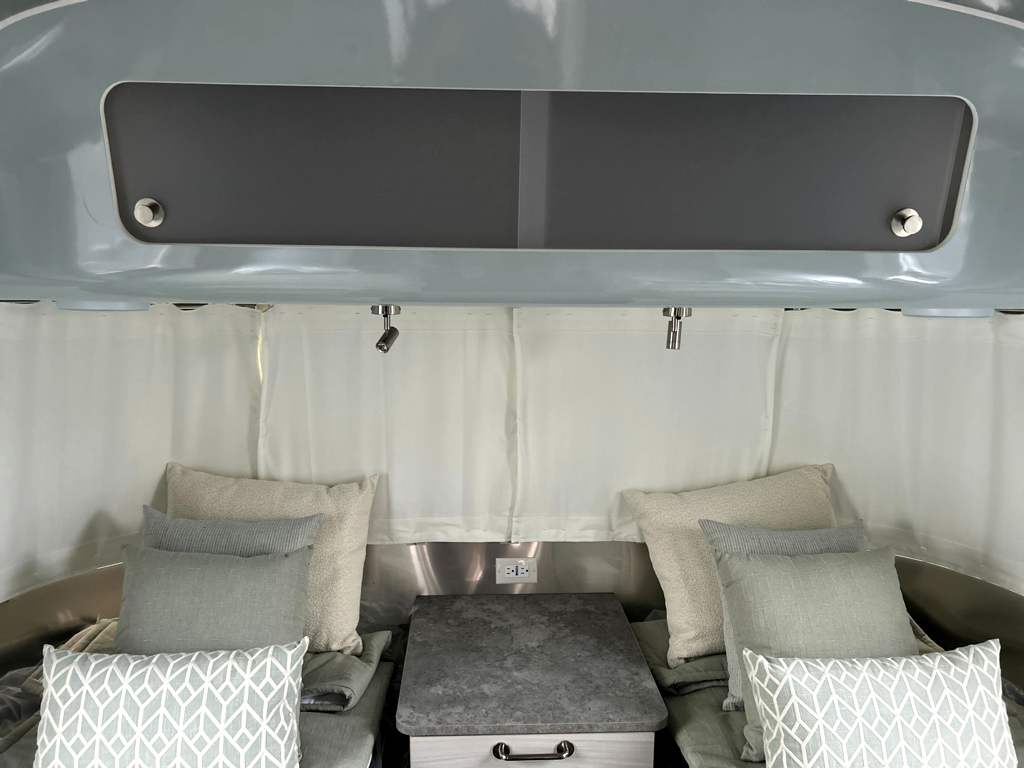 2027 Airstream International 25FB - Image 32