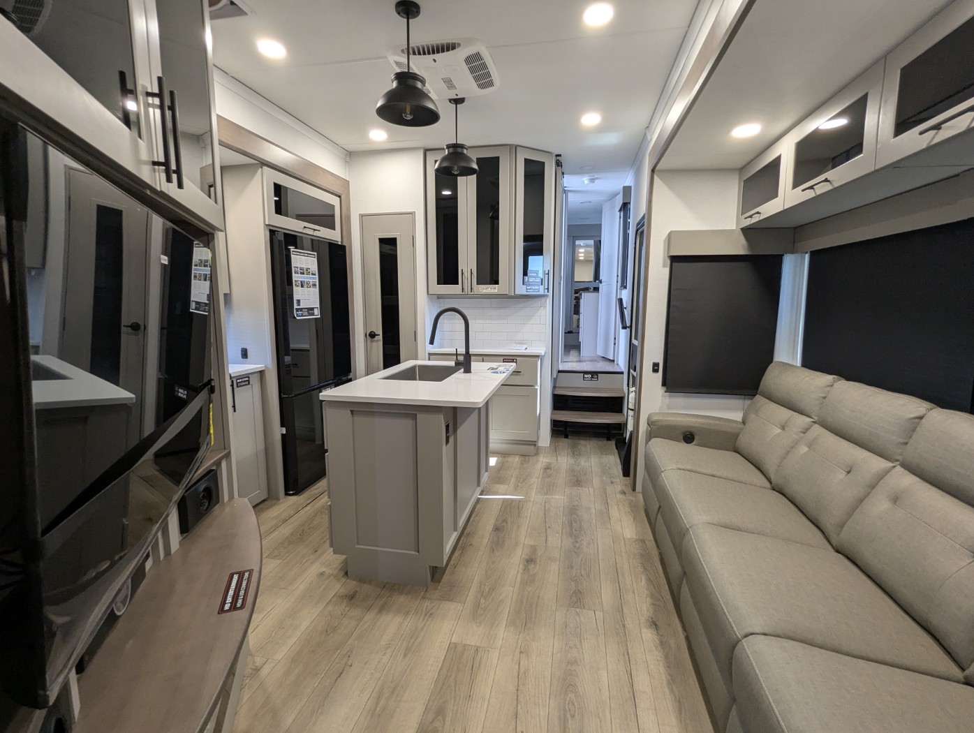 2026 Alliance RV Valor 36V11 - Image 29