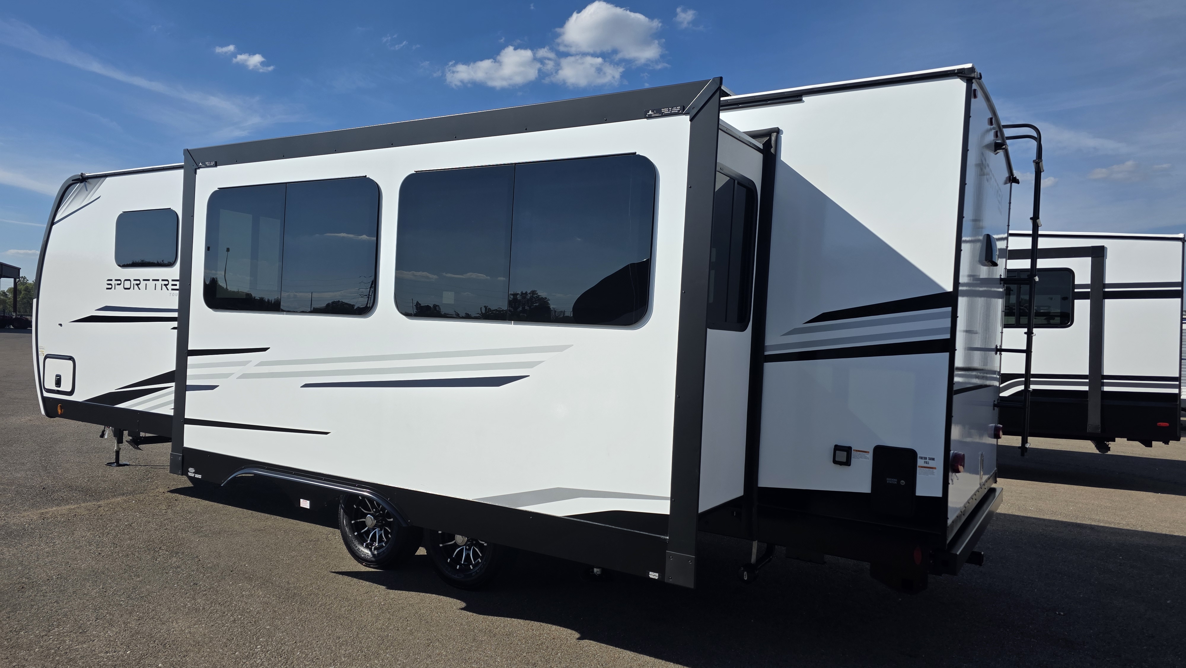 2027 VENTURE RV SPORTTREK 272VRK - Image 3