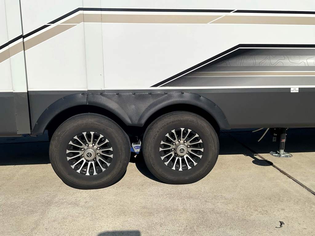 2027 JAYCO Eagle 355 MBQS - Image 36